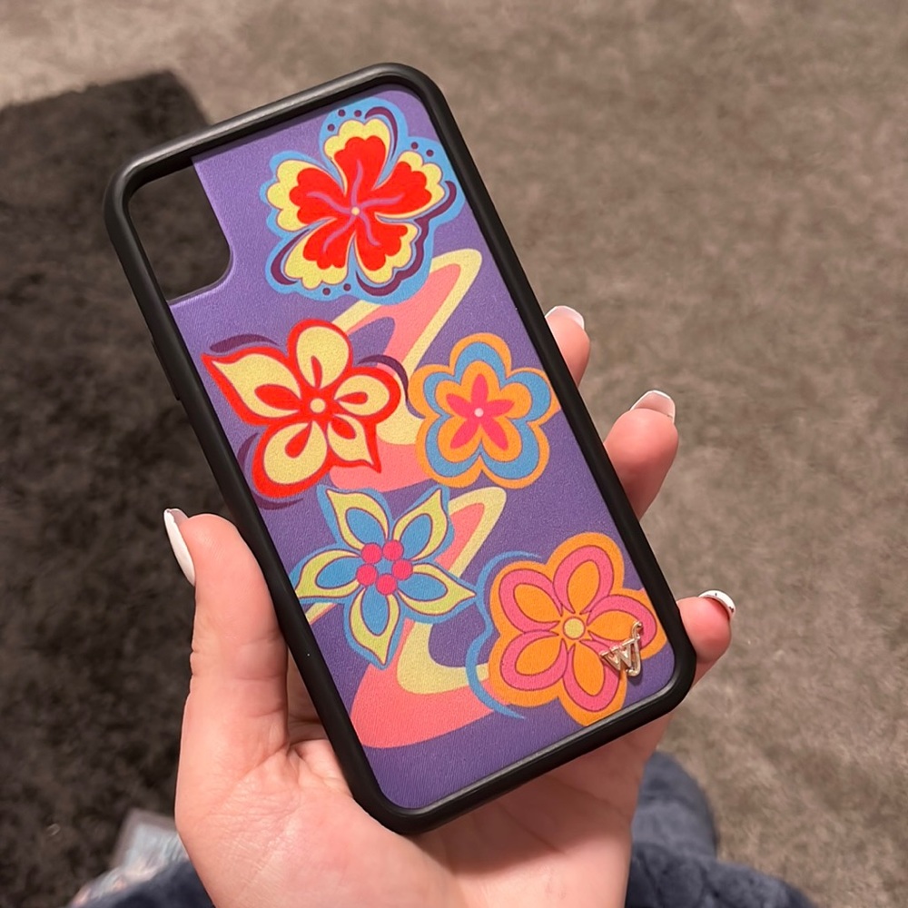 wildflower case 70s pattern flower